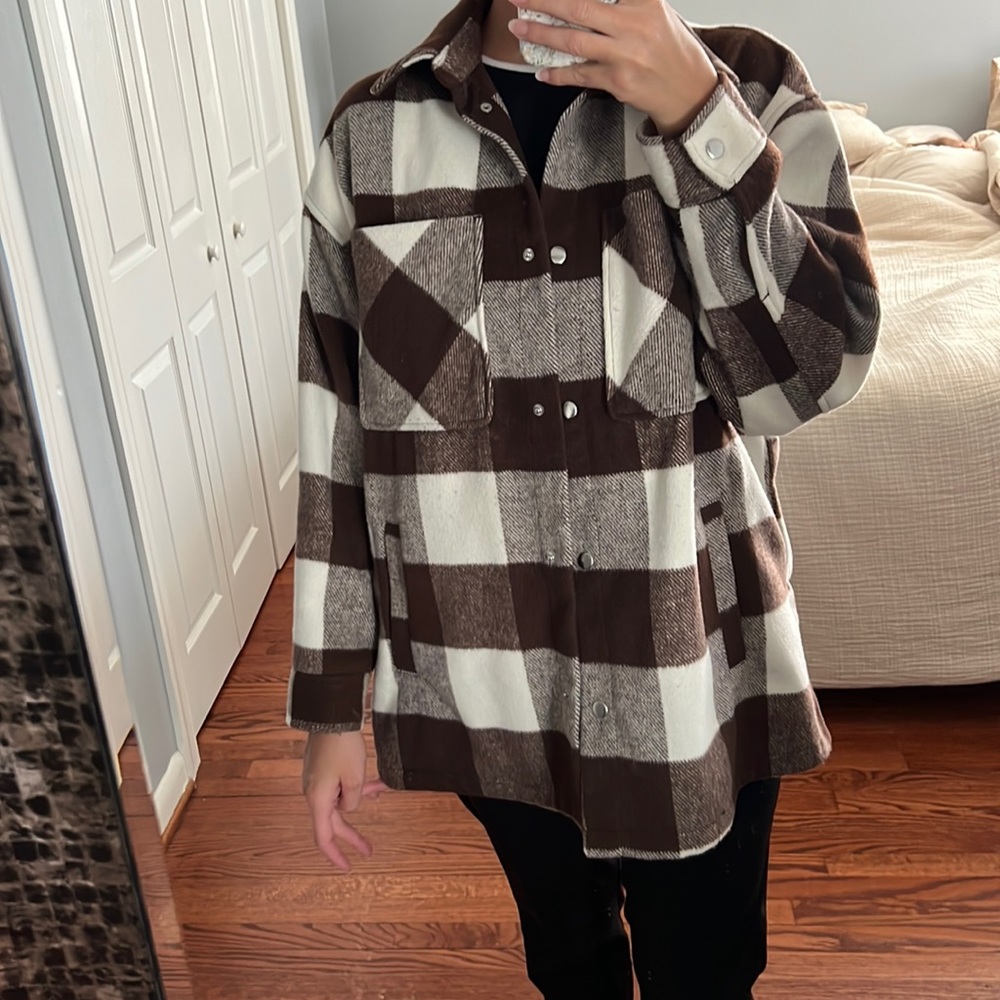 H&M Shaket size S. Snap Button closures